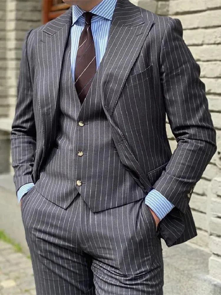 Aidase Dark Gray Men's Suit 3 Pieces Blazer Vest Pants Double Breasted Peaked Lapel Pinstripes Wedding Groom Formal Costume Homme