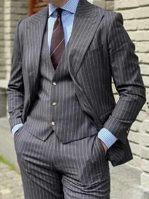 Aidase Dark Gray Men's Suit 3 Pieces Blazer Vest Pants Double Breasted Peaked Lapel Pinstripes Wedding Groom Formal Costume Homme