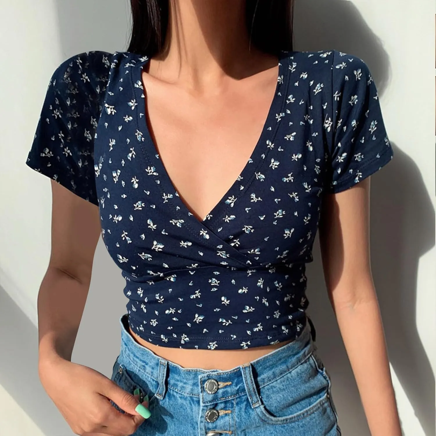 Crop Tops for Women Trendy Short Sleeve Wrap V Neck Floral Print Slim Fit Tees Sexy Casual Summer Going Out Y2k Shirt