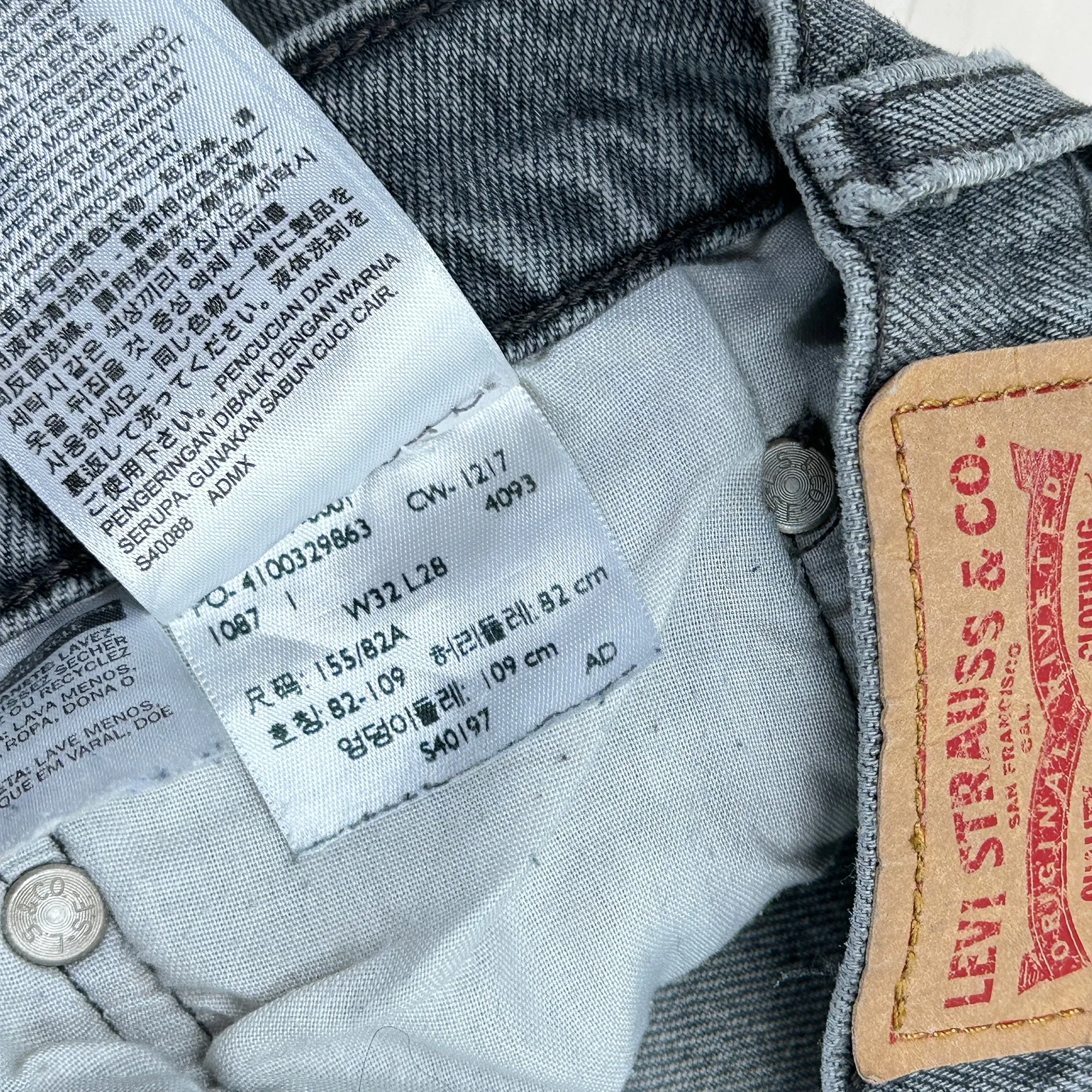 Levi's 501T Tapered Jeans - Tagged: 32x28; Measured: 35x28