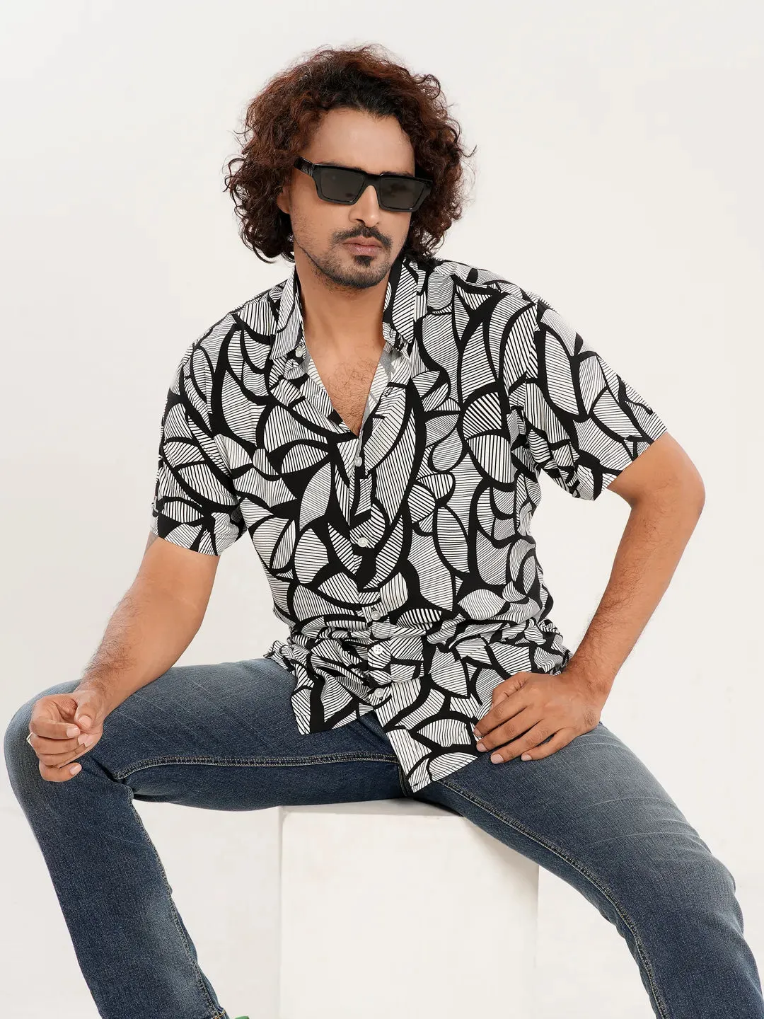 Men's Casual Half Sleeve Printed in Black Shirt