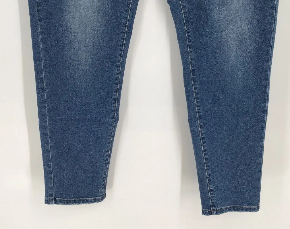 NWT Jeans Women's Blue Skinny Jeans - Size 18