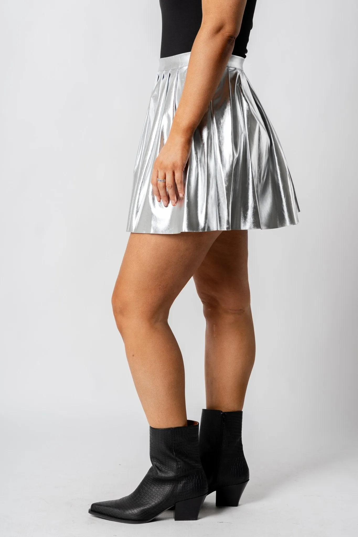 Pleated faux leather tennis skort silver