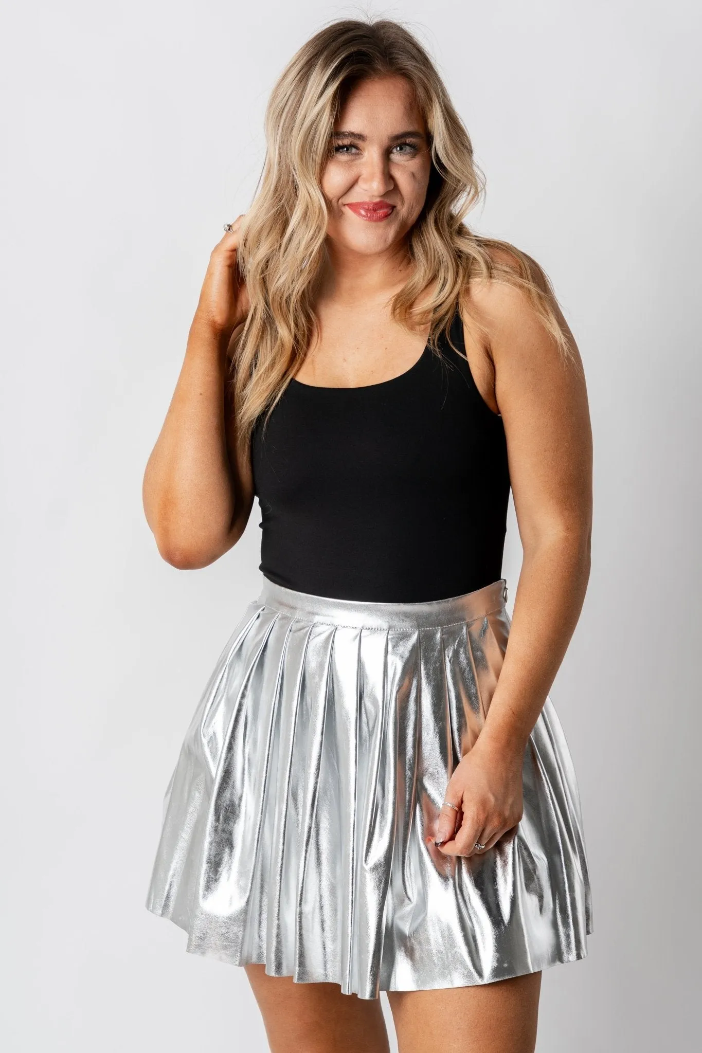 Pleated faux leather tennis skort silver