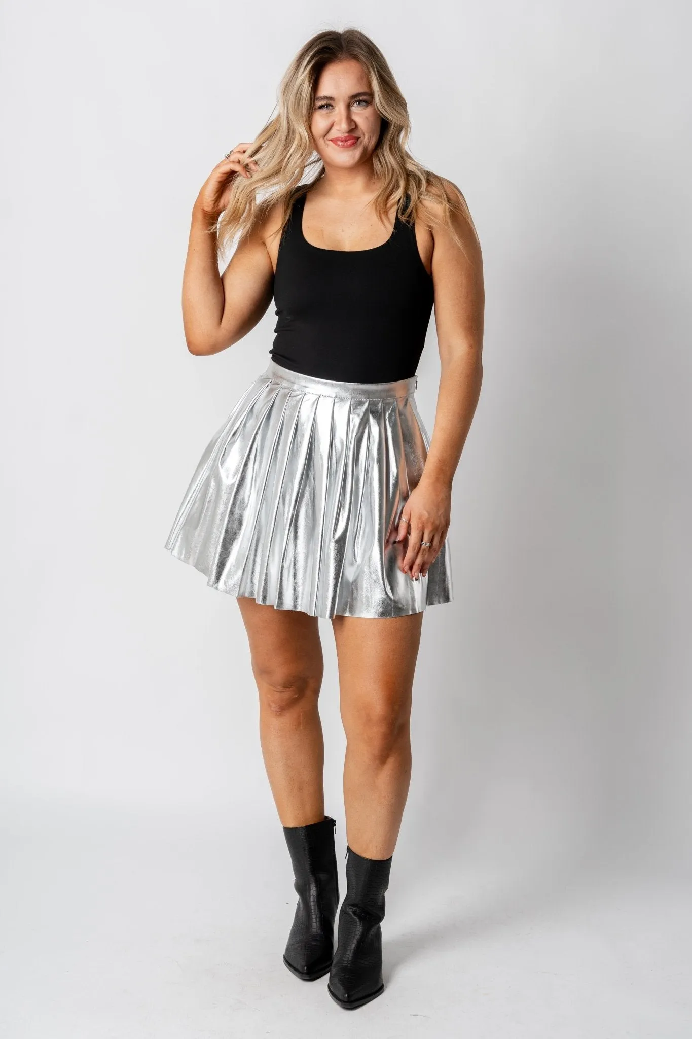 Pleated faux leather tennis skort silver