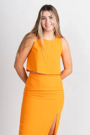 Sleeveless crop tank top orange