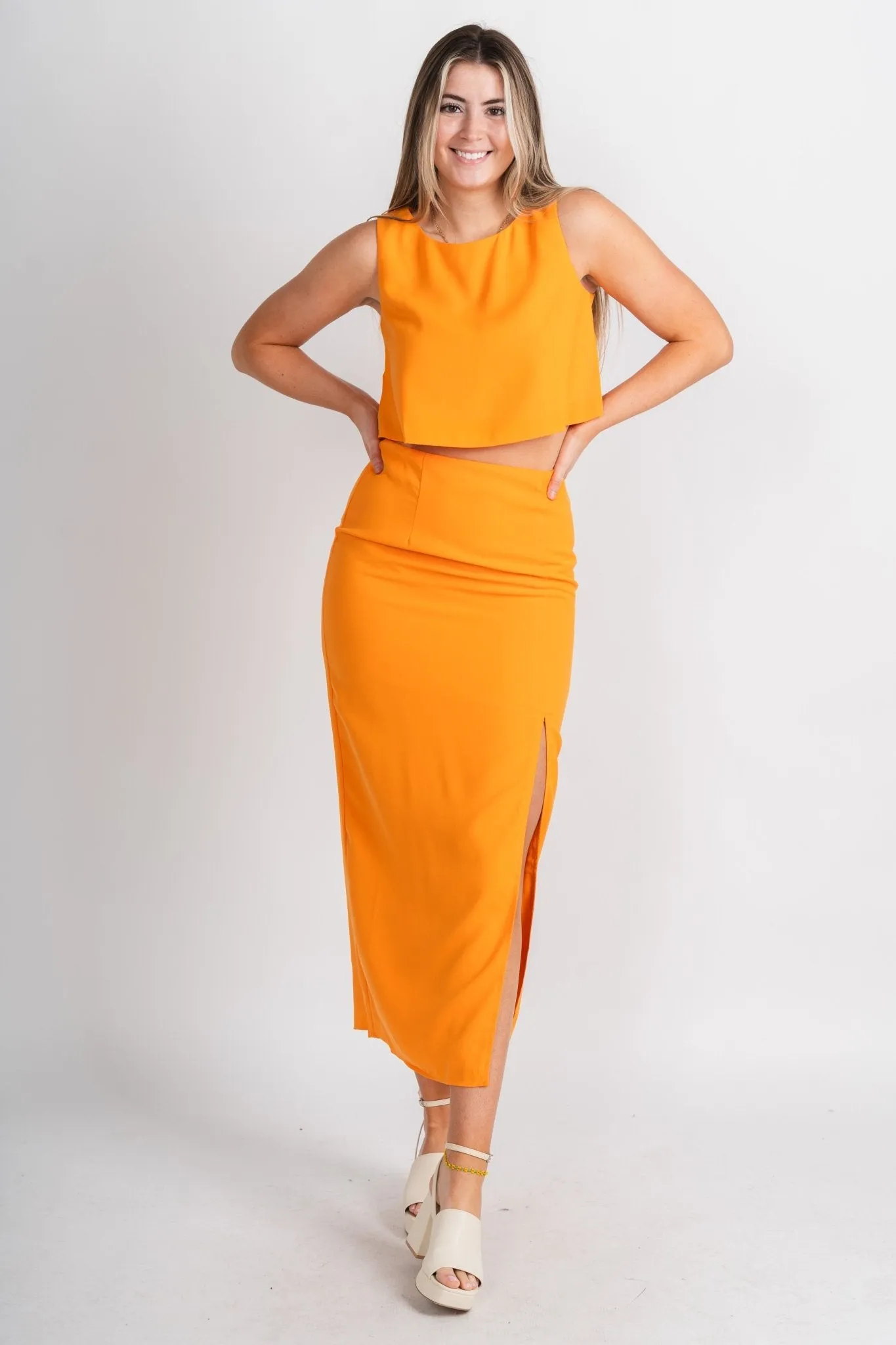 Sleeveless crop tank top orange