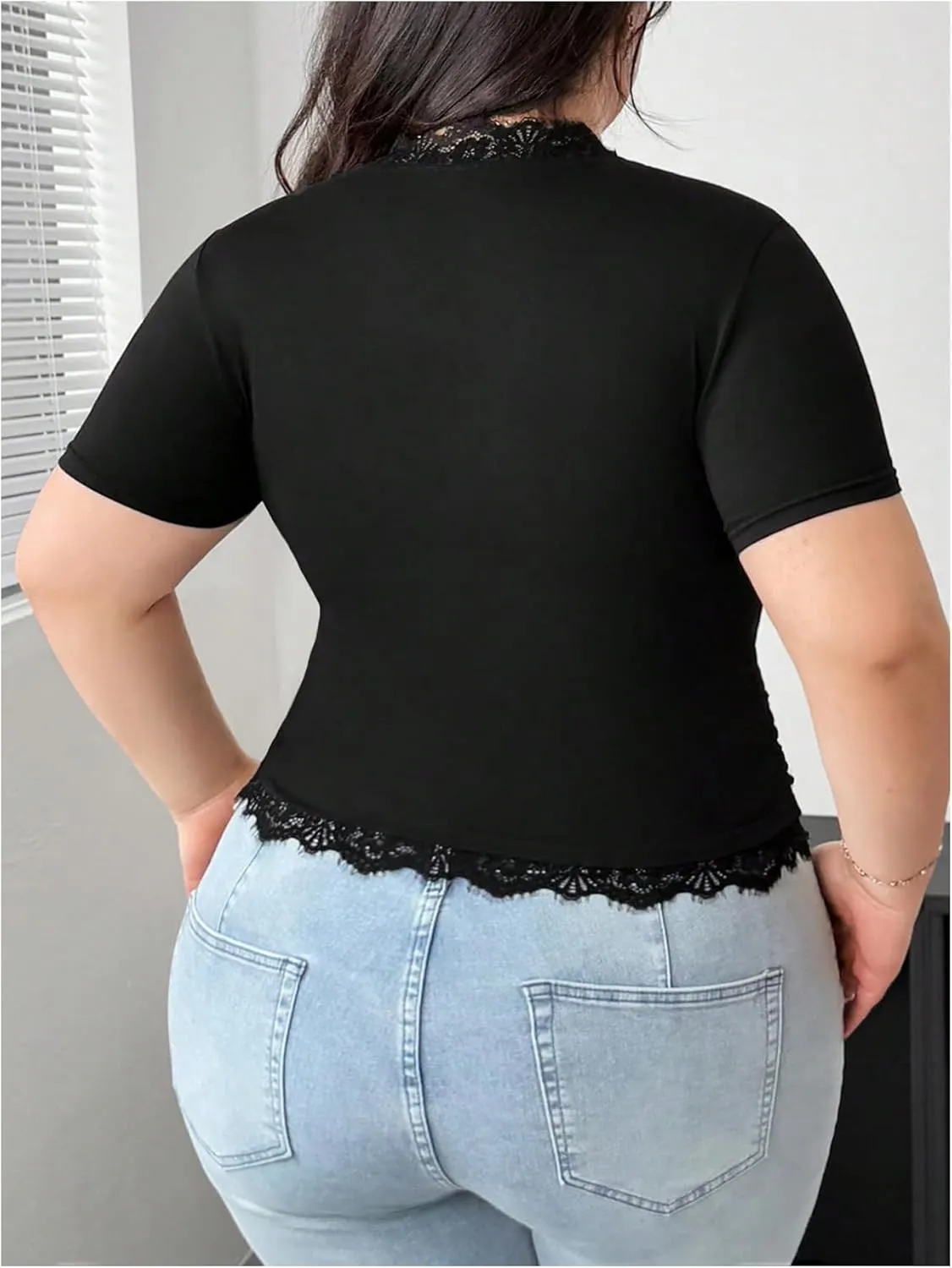SOLY HUX Women's Plus Size Deep V Neck Tops Lace Trim Short Sleeve Slim Fit Tees Going Out T-Shirts
