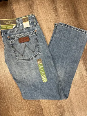 Wrangler Retro Slim Straight Fit - (1088MWZJK) (Light Wash)